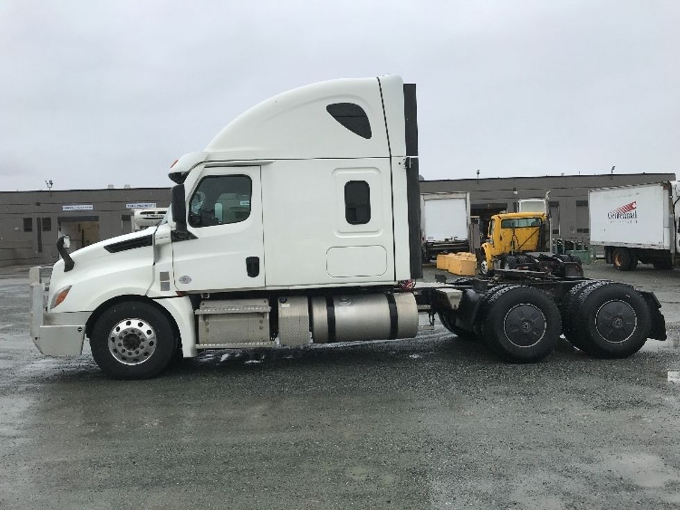 Sleeper Tractor-Heavy Duty Tractors-Freightliner-2021-T12664ST-Delta-BC-739,255\n\t\tkm-$ 78,750 - Image 4