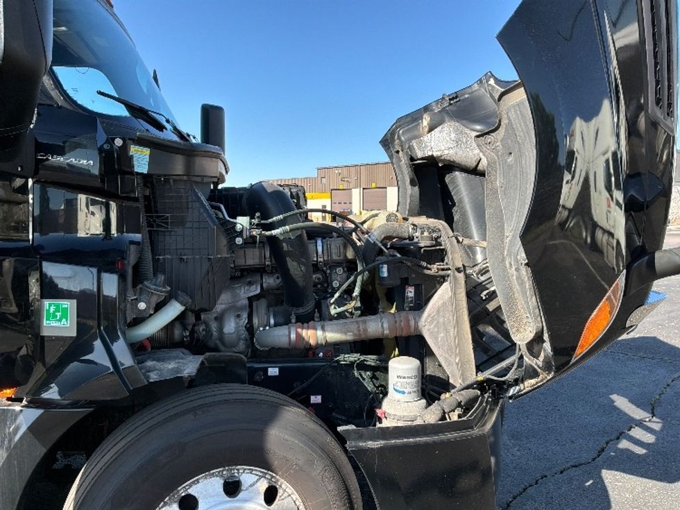 Sleeper Tractor-Heavy Duty Tractors-Freightliner-2021-T12664ST-Denver-CO-725,429\n\t\tmiles-$ 38,750 - Image 20