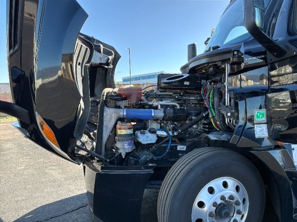 Sleeper Tractor-Heavy Duty Tractors-Freightliner-2021-T12664ST-Denver-CO-725,429\n\t\tmiles-$ 38,750 - Image 21