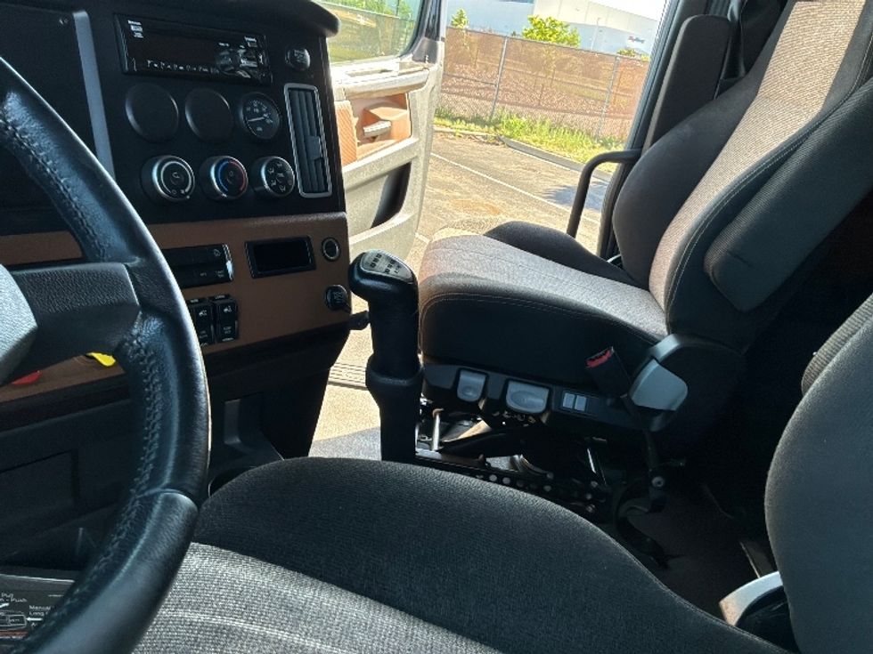 Sleeper Tractor-Heavy Duty Tractors-Freightliner-2021-T12664ST-Denver-CO-725,429\n\t\tmiles-$ 38,750 - Image 23