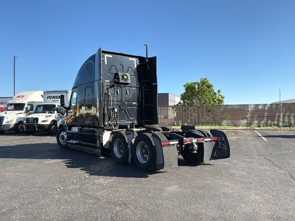 Sleeper Tractor-Heavy Duty Tractors-Freightliner-2021-T12664ST-Denver-CO-725,429\n\t\tmiles-$ 38,750 - Image 5
