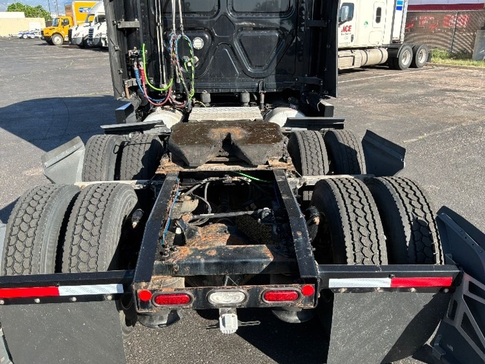 Sleeper Tractor-Heavy Duty Tractors-Freightliner-2021-T12664ST-Denver-CO-725,429\n\t\tmiles-$ 38,750 - Image 6