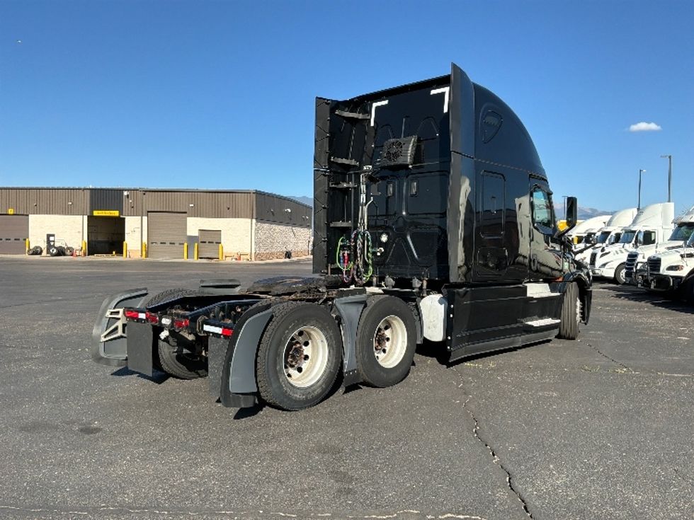 Sleeper Tractor-Heavy Duty Tractors-Freightliner-2021-T12664ST-Denver-CO-725,429\n\t\tmiles-$ 38,750 - Image 7