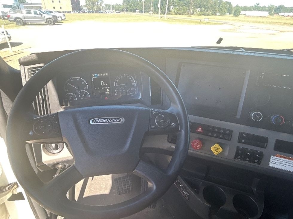 Sleeper Tractor-Heavy Duty Tractors-Freightliner-2021-T12664ST-Dothan-AL-427,401\n\t\tmiles-$ 70,250 - Image 11