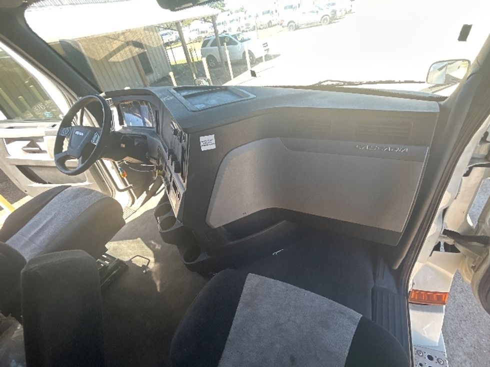 Sleeper Tractor-Heavy Duty Tractors-Freightliner-2021-T12664ST-Dothan-AL-427,401\n\t\tmiles-$ 70,250 - Image 14