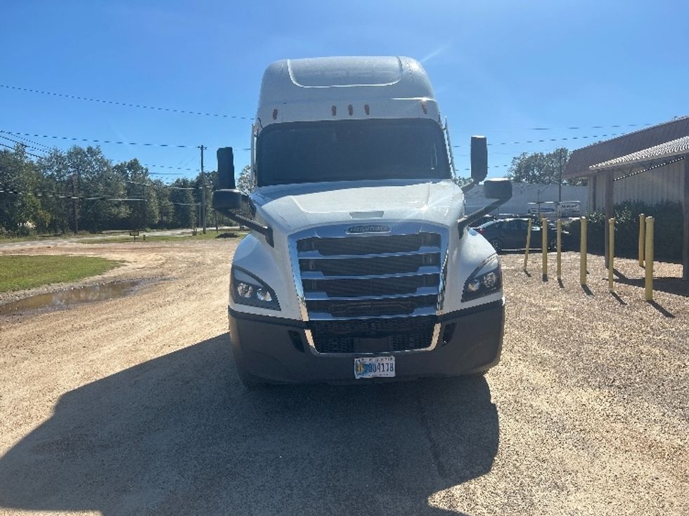 Sleeper Tractor-Heavy Duty Tractors-Freightliner-2021-T12664ST-Dothan-AL-427,401\n\t\tmiles-$ 70,250 - Image 2