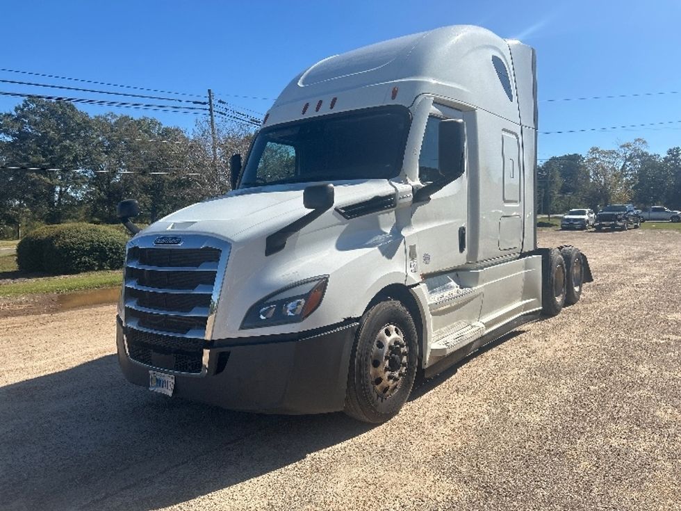 Sleeper Tractor-Heavy Duty Tractors-Freightliner-2021-T12664ST-Dothan-AL-427,401\n\t\tmiles-$ 70,250 - Image 3