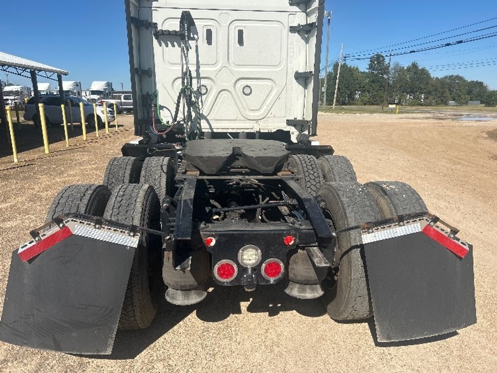 Sleeper Tractor-Heavy Duty Tractors-Freightliner-2021-T12664ST-Dothan-AL-427,401\n\t\tmiles-$ 70,250 - Image 6