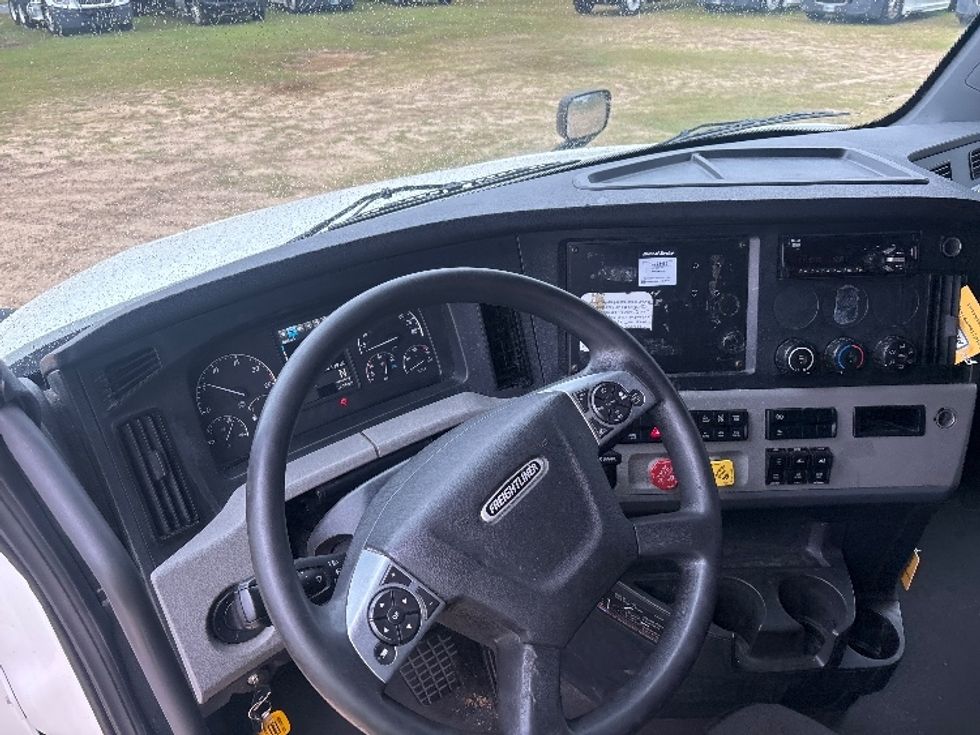 Sleeper Tractor-Heavy Duty Tractors-Freightliner-2021-T12664ST-Dothan-AL-554,138\n\t\tmiles-$ 59,500 - Image 11