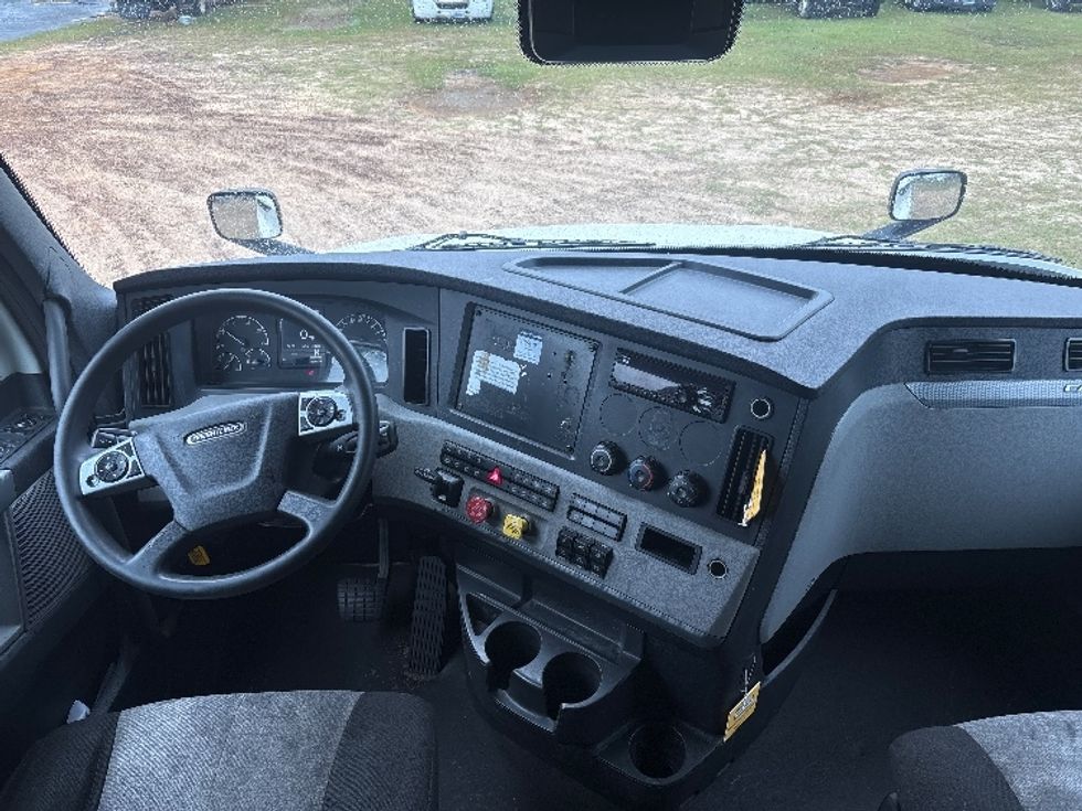 Sleeper Tractor-Heavy Duty Tractors-Freightliner-2021-T12664ST-Dothan-AL-554,138\n\t\tmiles-$ 59,500 - Image 12