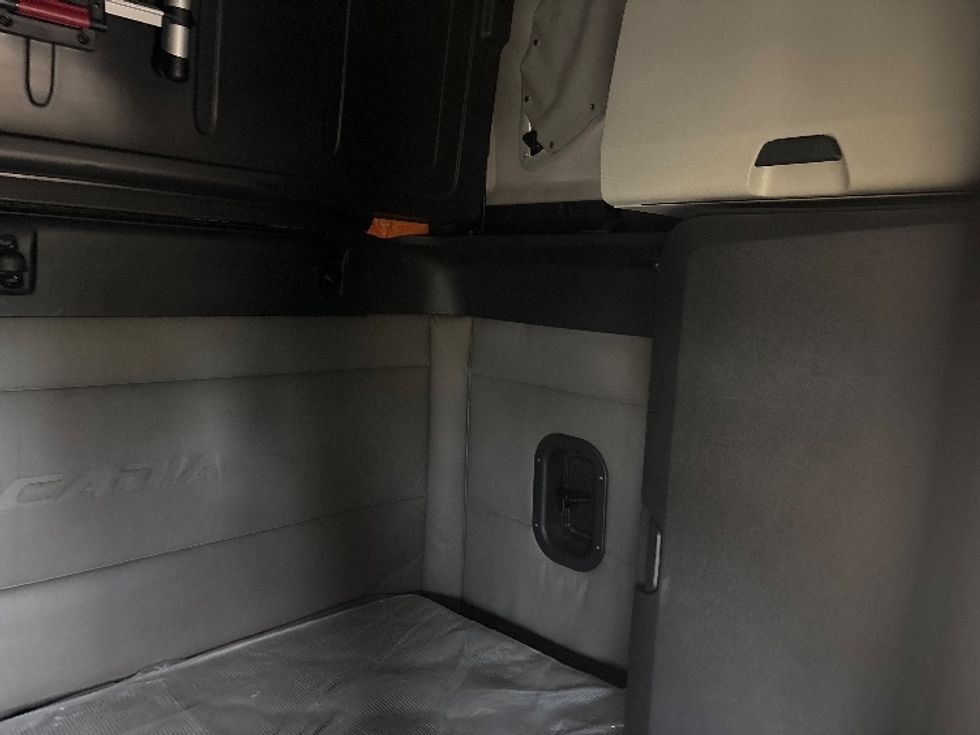 Sleeper Tractor-Heavy Duty Tractors-Freightliner-2021-T12664ST-Dothan-AL-554,138\n\t\tmiles-$ 59,500 - Image 18