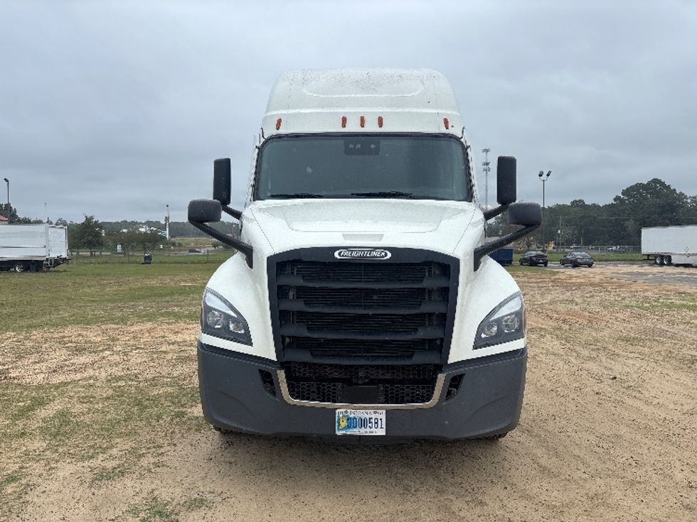 Sleeper Tractor-Heavy Duty Tractors-Freightliner-2021-T12664ST-Dothan-AL-554,138\n\t\tmiles-$ 59,500 - Image 2