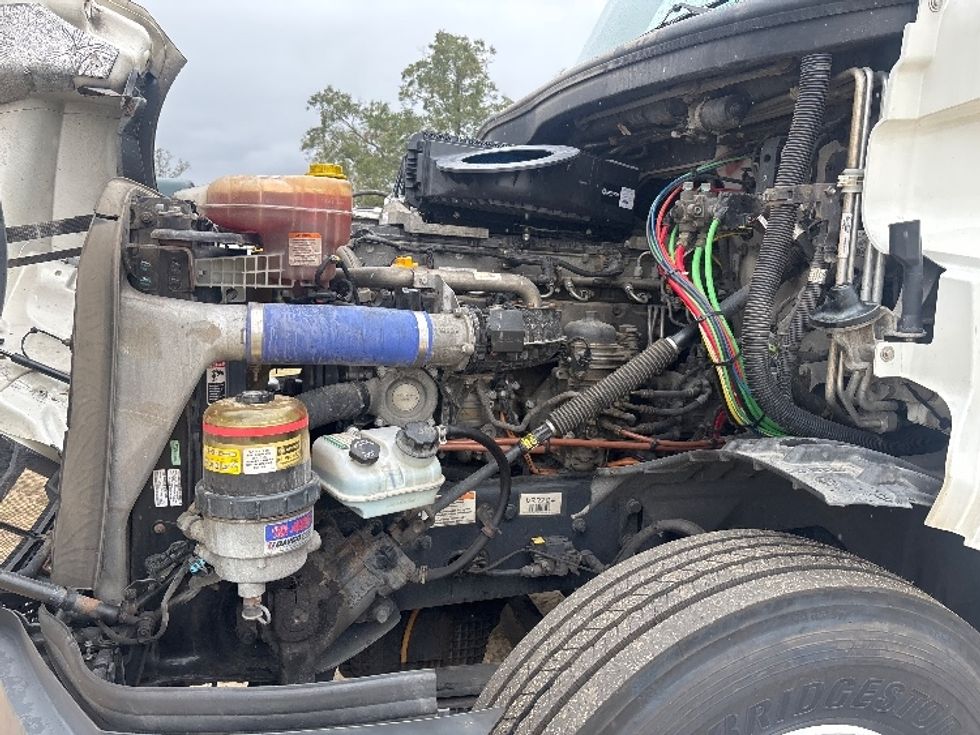 Sleeper Tractor-Heavy Duty Tractors-Freightliner-2021-T12664ST-Dothan-AL-554,138\n\t\tmiles-$ 59,500 - Image 21