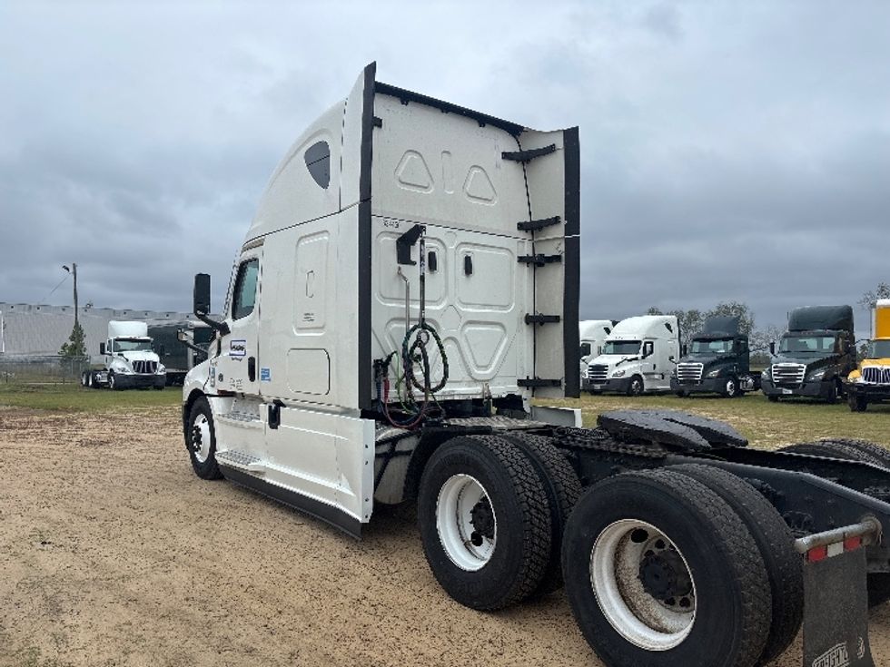 Sleeper Tractor-Heavy Duty Tractors-Freightliner-2021-T12664ST-Dothan-AL-554,138\n\t\tmiles-$ 59,500 - Image 5