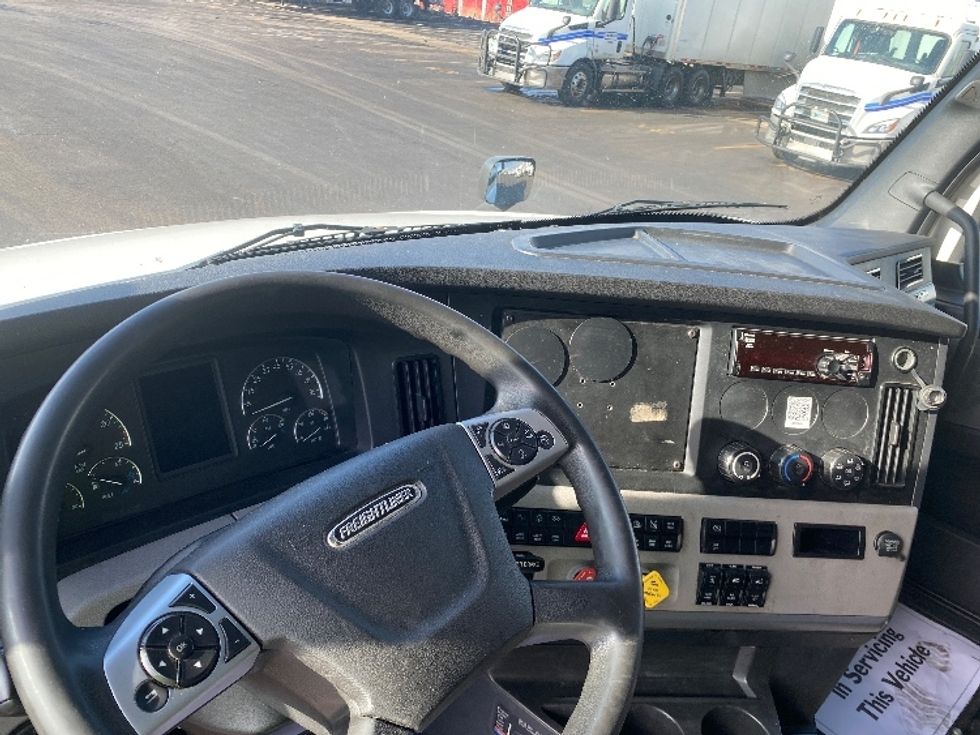 Sleeper Tractor-Heavy Duty Tractors-Freightliner-2021-T12664ST-East Chicago-IN-315,732\n\t\tmiles-$ 73,000 - Image 11
