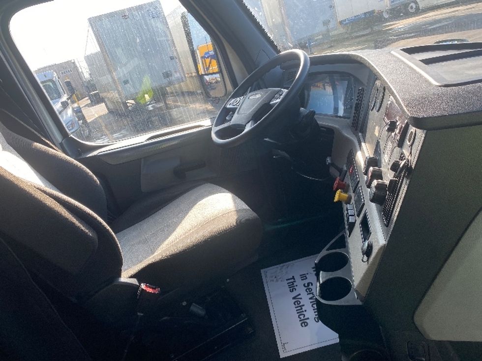 Sleeper Tractor-Heavy Duty Tractors-Freightliner-2021-T12664ST-East Chicago-IN-315,732\n\t\tmiles-$ 73,000 - Image 15