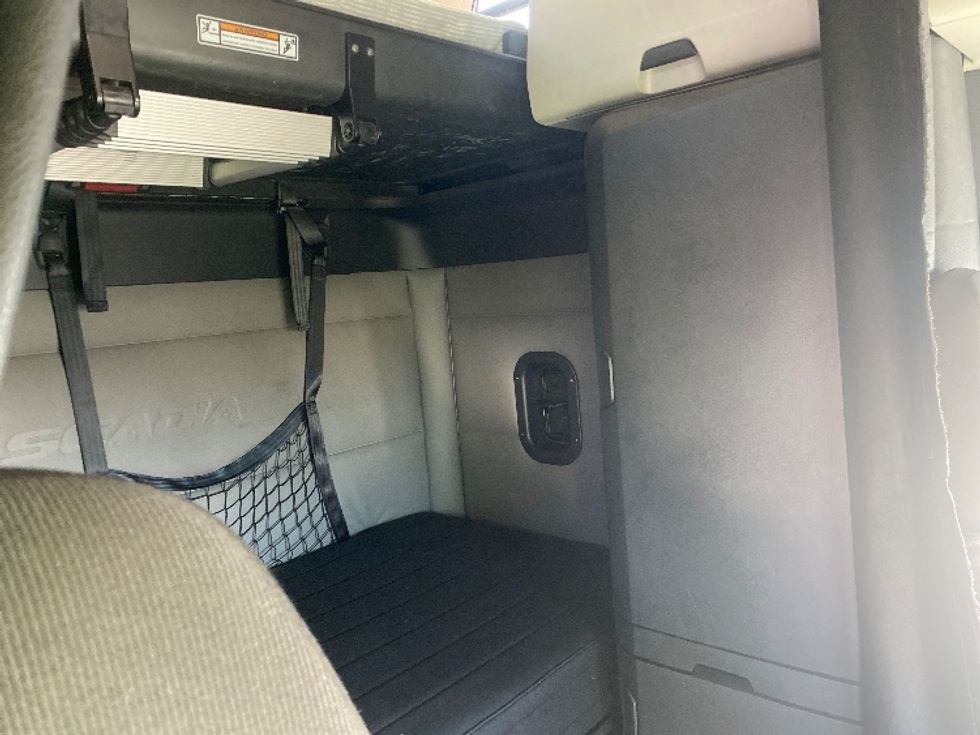 Sleeper Tractor-Heavy Duty Tractors-Freightliner-2021-T12664ST-East Chicago-IN-315,732\n\t\tmiles-$ 73,000 - Image 18