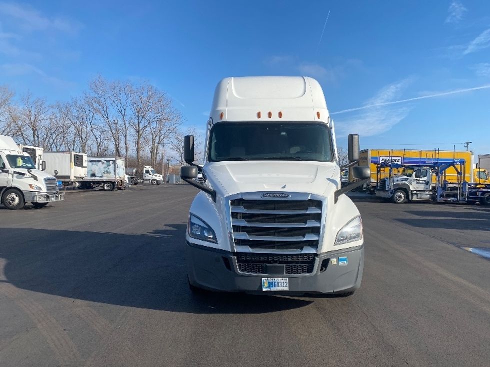 Sleeper Tractor-Heavy Duty Tractors-Freightliner-2021-T12664ST-East Chicago-IN-315,732\n\t\tmiles-$ 73,000 - Image 2