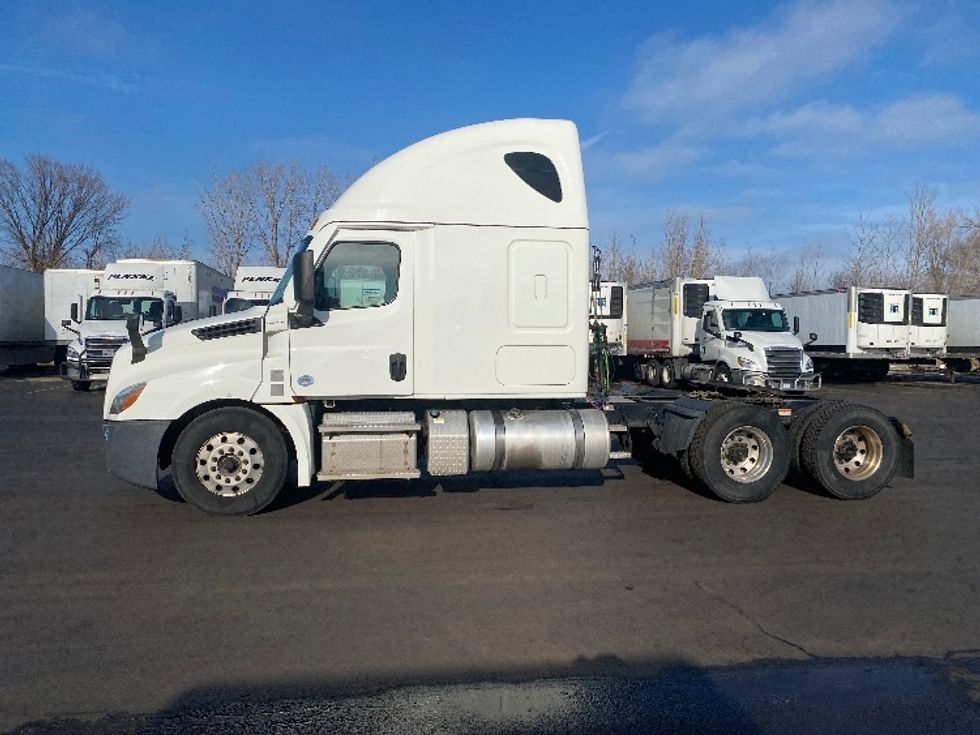 Sleeper Tractor-Heavy Duty Tractors-Freightliner-2021-T12664ST-East Chicago-IN-315,732\n\t\tmiles-$ 73,000 - Image 4