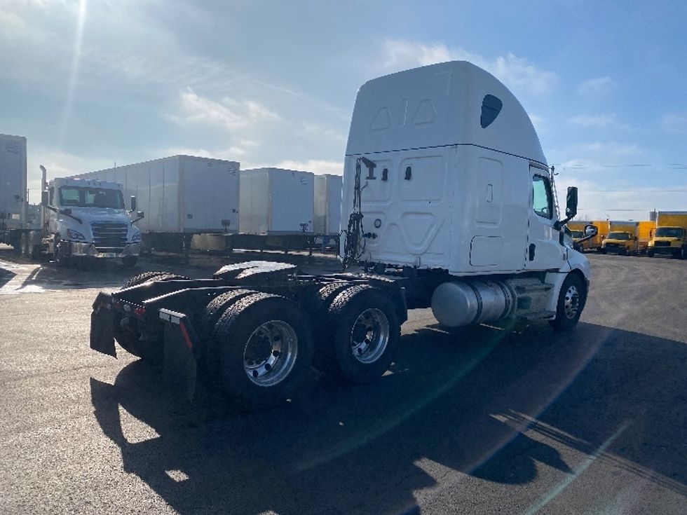 Sleeper Tractor-Heavy Duty Tractors-Freightliner-2021-T12664ST-East Chicago-IN-315,732\n\t\tmiles-$ 73,000 - Image 7