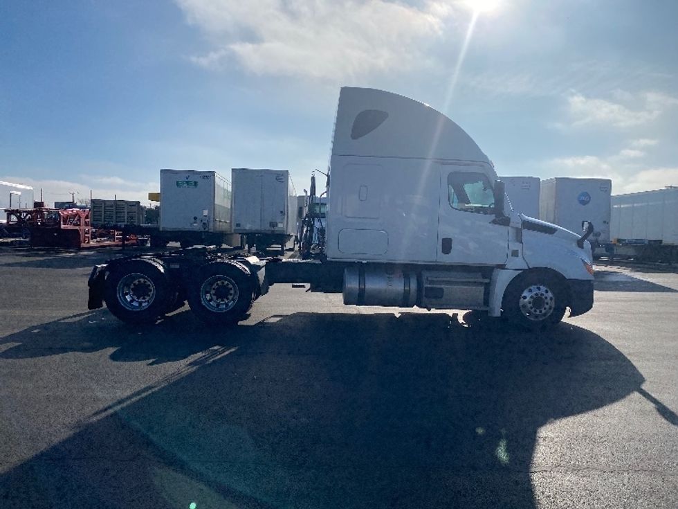 Sleeper Tractor-Heavy Duty Tractors-Freightliner-2021-T12664ST-East Chicago-IN-315,732\n\t\tmiles-$ 73,000 - Image 8