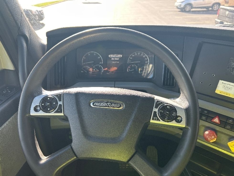 Sleeper Tractor-Heavy Duty Tractors-Freightliner-2021-T12664ST-East Chicago-IN-403,108\n\t\tmiles-$ 70,750 - Image 10