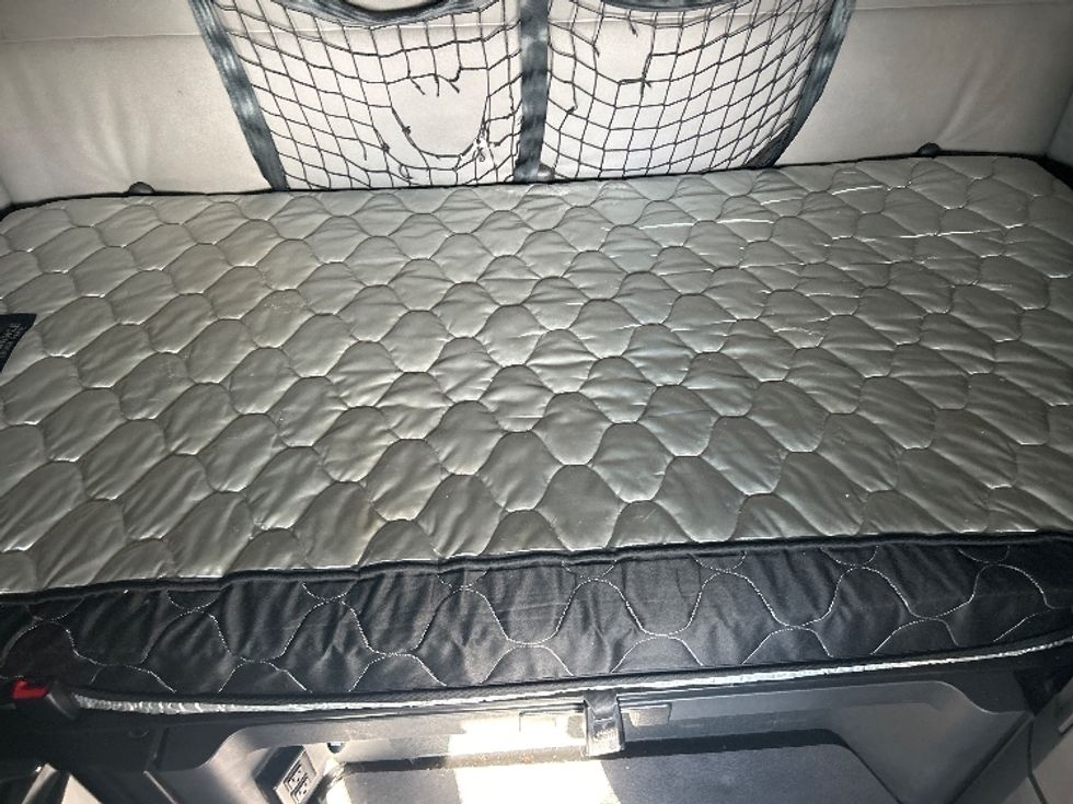 Sleeper Tractor-Heavy Duty Tractors-Freightliner-2021-T12664ST-East Chicago-IN-403,108\n\t\tmiles-$ 70,750 - Image 16