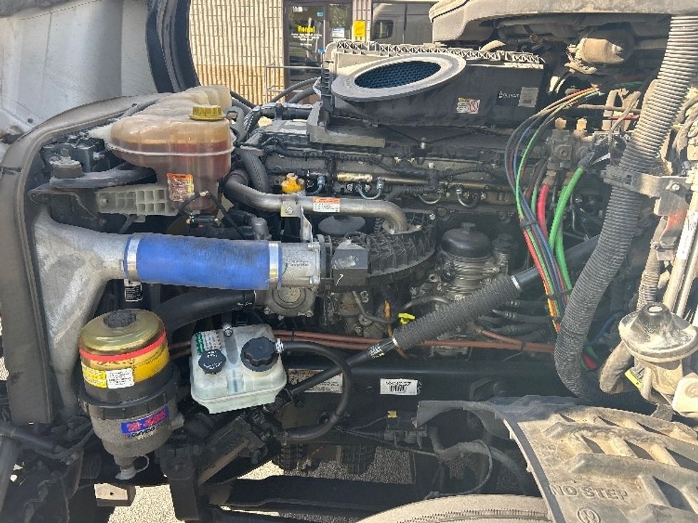 Sleeper Tractor-Heavy Duty Tractors-Freightliner-2021-T12664ST-East Chicago-IN-403,108\n\t\tmiles-$ 70,750 - Image 19