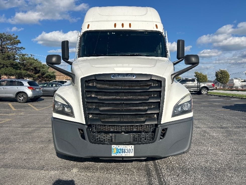 Sleeper Tractor-Heavy Duty Tractors-Freightliner-2021-T12664ST-East Chicago-IN-403,108\n\t\tmiles-$ 70,750 - Image 2