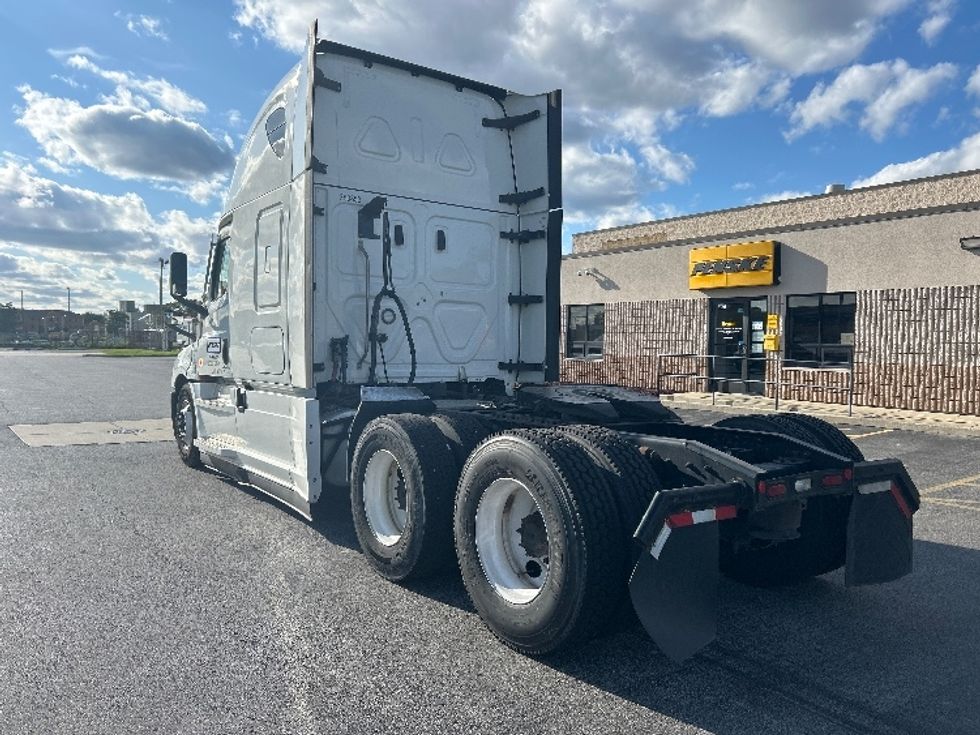 Sleeper Tractor-Heavy Duty Tractors-Freightliner-2021-T12664ST-East Chicago-IN-403,108\n\t\tmiles-$ 70,750 - Image 5