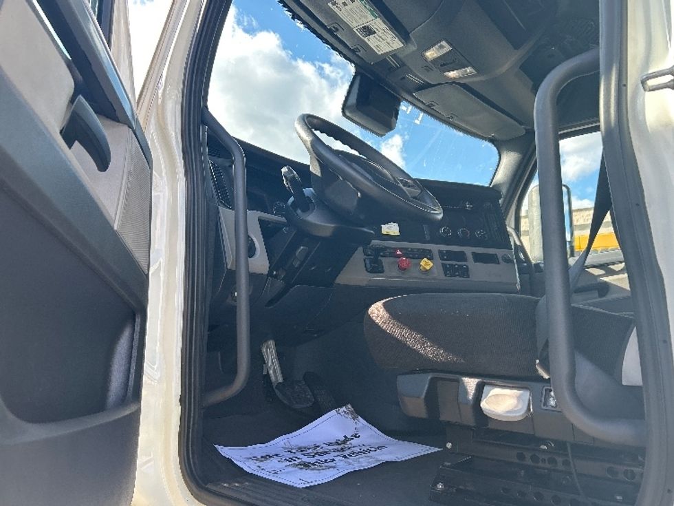 Sleeper Tractor-Heavy Duty Tractors-Freightliner-2021-T12664ST-East Chicago-IN-403,108\n\t\tmiles-$ 70,750 - Image 8