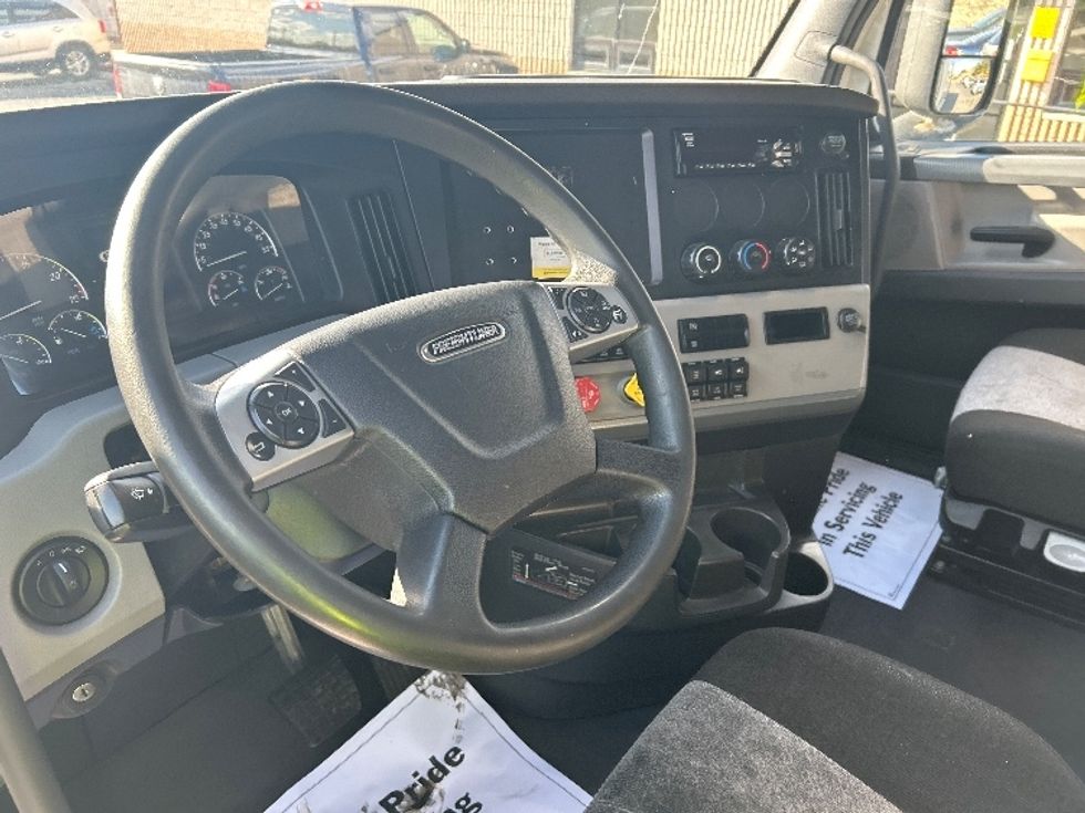 Sleeper Tractor-Heavy Duty Tractors-Freightliner-2021-T12664ST-East Chicago-IN-403,108\n\t\tmiles-$ 70,750 - Image 9