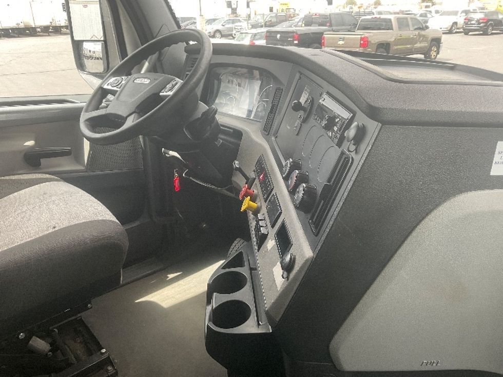 Sleeper Tractor-Heavy Duty Tractors-Freightliner-2021-T12664ST-East Chicago-IN-427,100\n\t\tmiles-$ 71,250 - Image 15