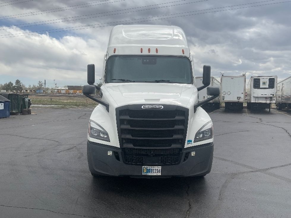 Sleeper Tractor-Heavy Duty Tractors-Freightliner-2021-T12664ST-East Chicago-IN-427,100\n\t\tmiles-$ 71,250 - Image 2
