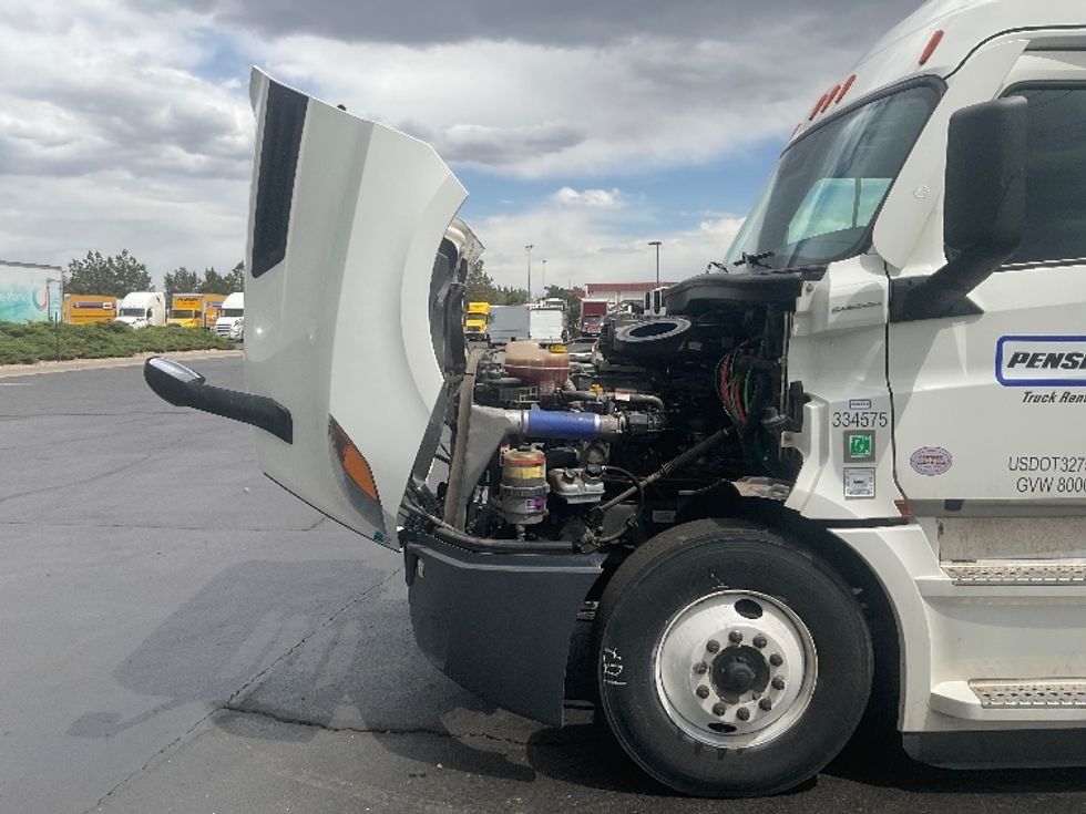 Sleeper Tractor-Heavy Duty Tractors-Freightliner-2021-T12664ST-East Chicago-IN-427,100\n\t\tmiles-$ 71,250 - Image 21
