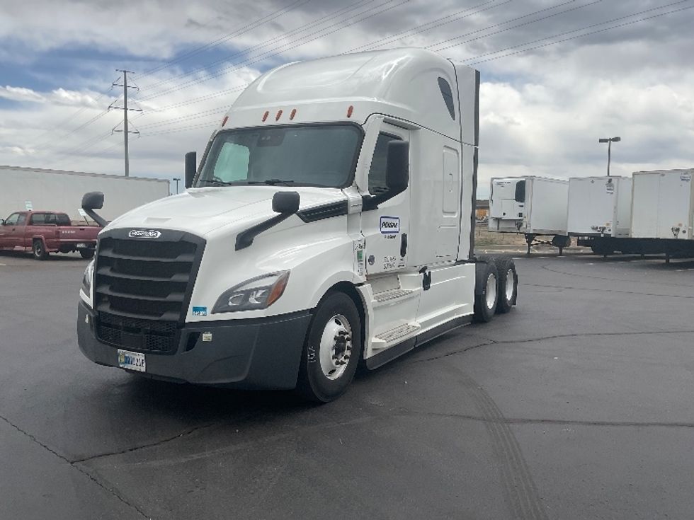 Sleeper Tractor-Heavy Duty Tractors-Freightliner-2021-T12664ST-East Chicago-IN-427,100\n\t\tmiles-$ 71,250 - Image 3