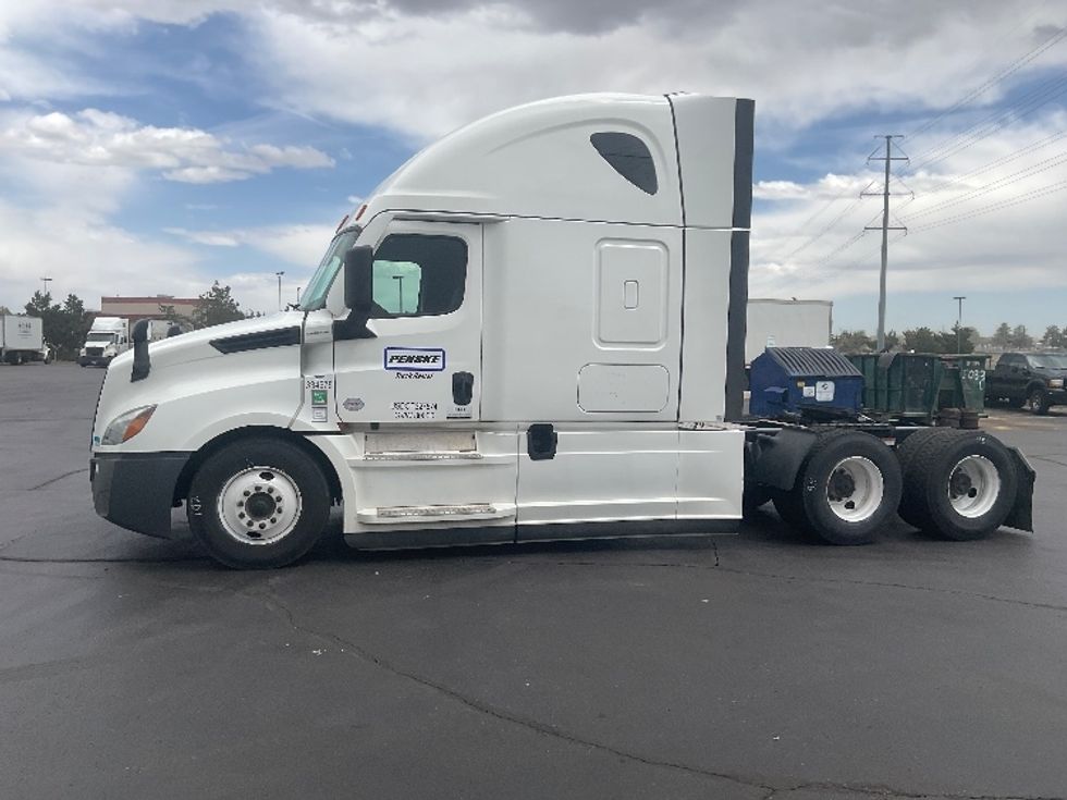 Sleeper Tractor-Heavy Duty Tractors-Freightliner-2021-T12664ST-East Chicago-IN-427,100\n\t\tmiles-$ 71,250 - Image 4