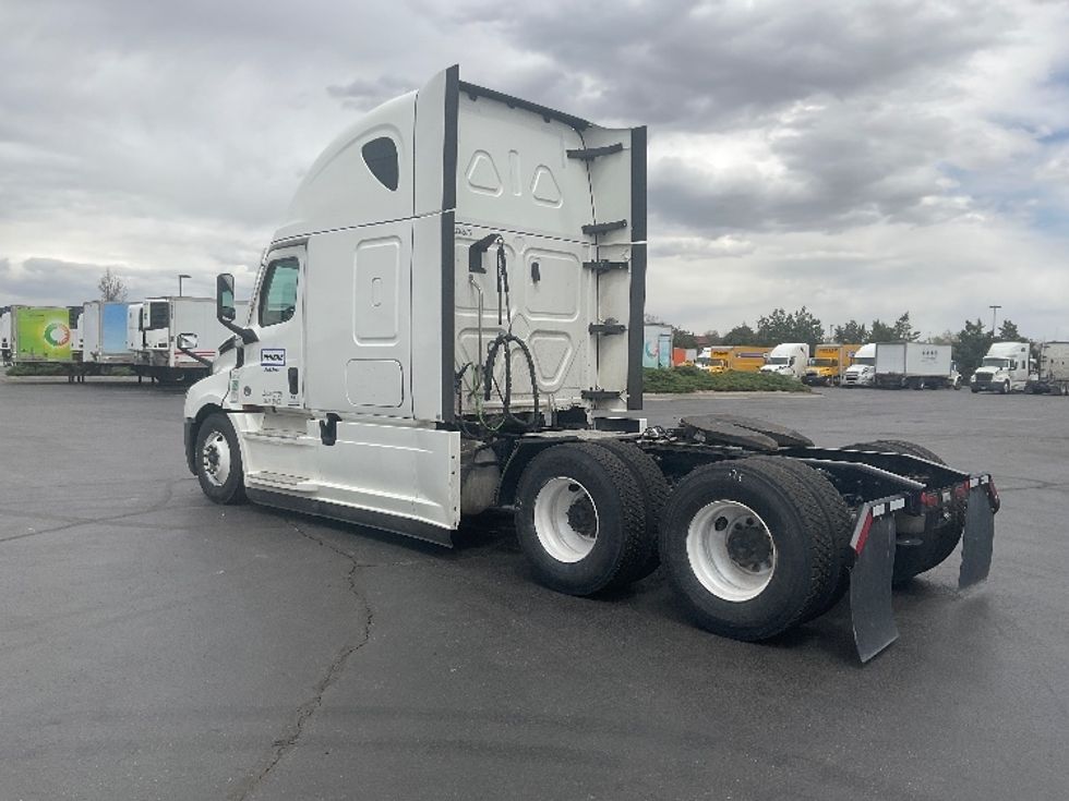 Sleeper Tractor-Heavy Duty Tractors-Freightliner-2021-T12664ST-East Chicago-IN-427,100\n\t\tmiles-$ 71,250 - Image 5