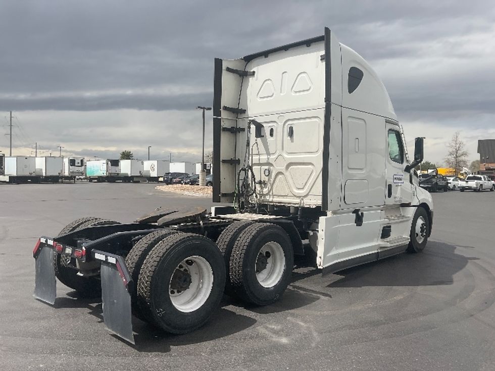 Sleeper Tractor-Heavy Duty Tractors-Freightliner-2021-T12664ST-East Chicago-IN-427,100\n\t\tmiles-$ 71,250 - Image 7