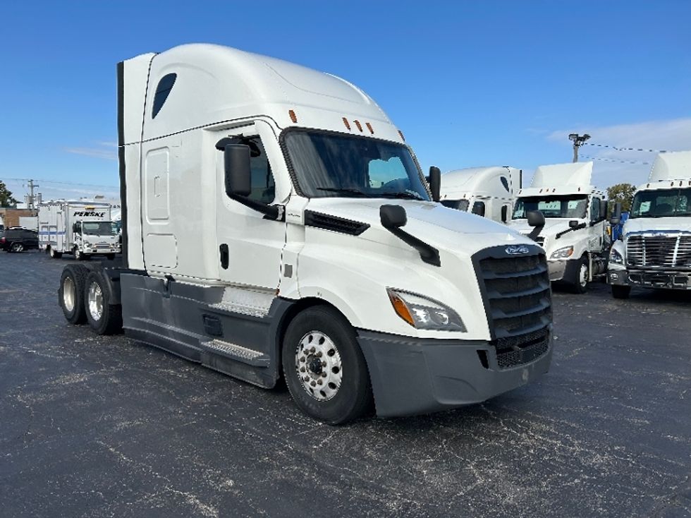 Sleeper Tractor-Heavy Duty Tractors-Freightliner-2021-T12664ST-East Chicago-IN-468,419\n\t\tmiles-$ 66,250 - Image 1