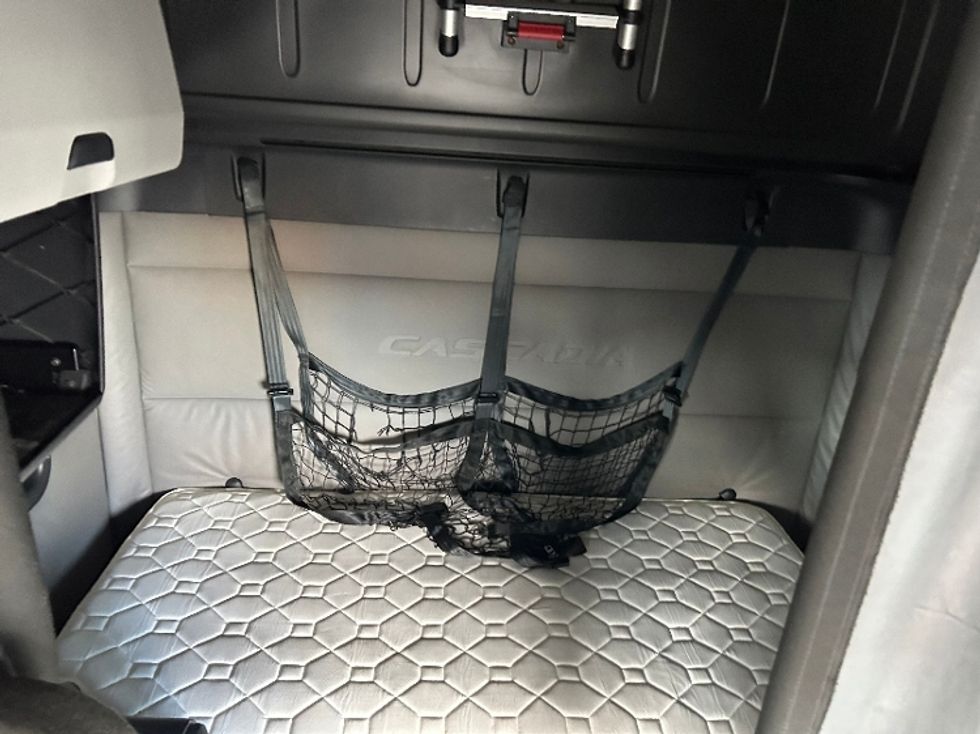 Sleeper Tractor-Heavy Duty Tractors-Freightliner-2021-T12664ST-East Chicago-IN-468,419\n\t\tmiles-$ 66,250 - Image 15