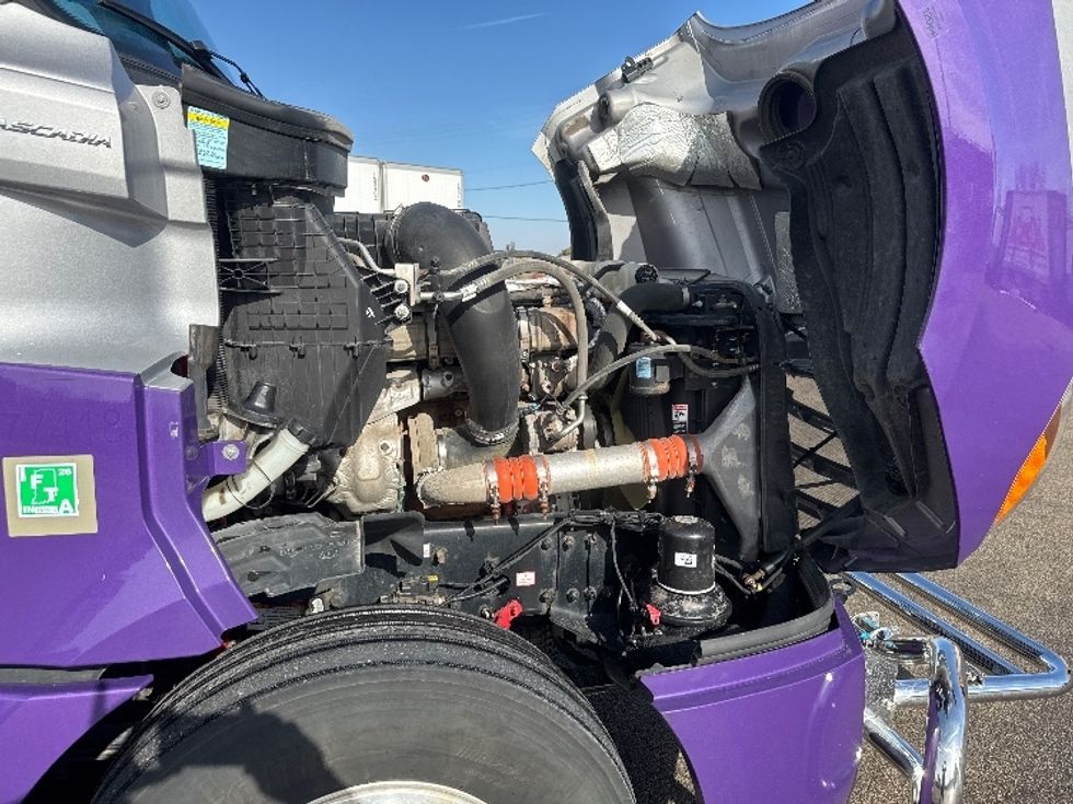 Sleeper Tractor-Heavy Duty Tractors-Freightliner-2021-T12664ST-East Chicago-IN-491,164\n\t\tmiles-$ 62,750 - Image 20