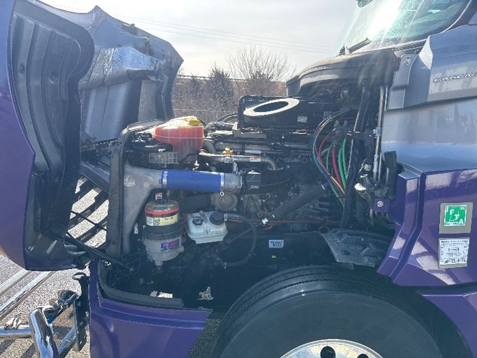 Sleeper Tractor-Heavy Duty Tractors-Freightliner-2021-T12664ST-East Chicago-IN-491,164\n\t\tmiles-$ 62,750 - Image 21