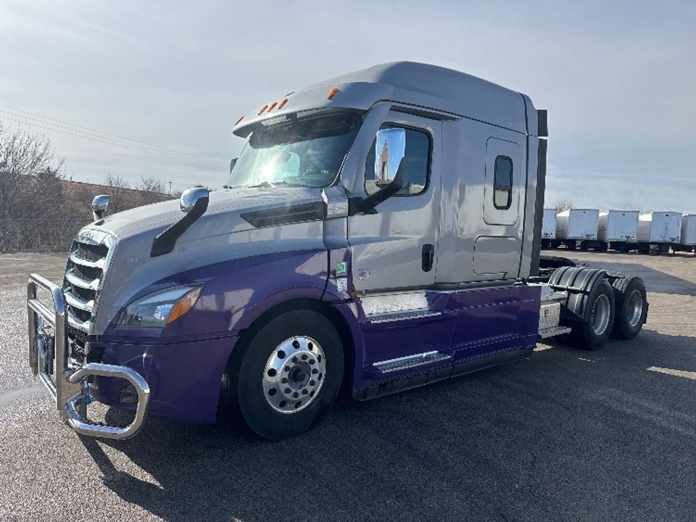 Sleeper Tractor-Heavy Duty Tractors-Freightliner-2021-T12664ST-East Chicago-IN-491,164\n\t\tmiles-$ 62,750 - Image 3