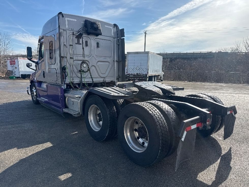 Sleeper Tractor-Heavy Duty Tractors-Freightliner-2021-T12664ST-East Chicago-IN-491,164\n\t\tmiles-$ 62,750 - Image 5