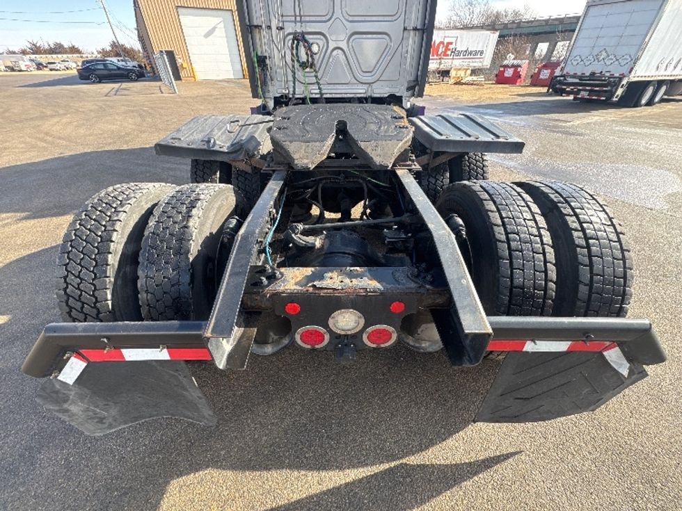 Sleeper Tractor-Heavy Duty Tractors-Freightliner-2021-T12664ST-East Chicago-IN-491,164\n\t\tmiles-$ 62,750 - Image 6