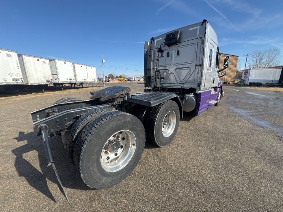 Sleeper Tractor-Heavy Duty Tractors-Freightliner-2021-T12664ST-East Chicago-IN-491,164\n\t\tmiles-$ 62,750 - Image 7