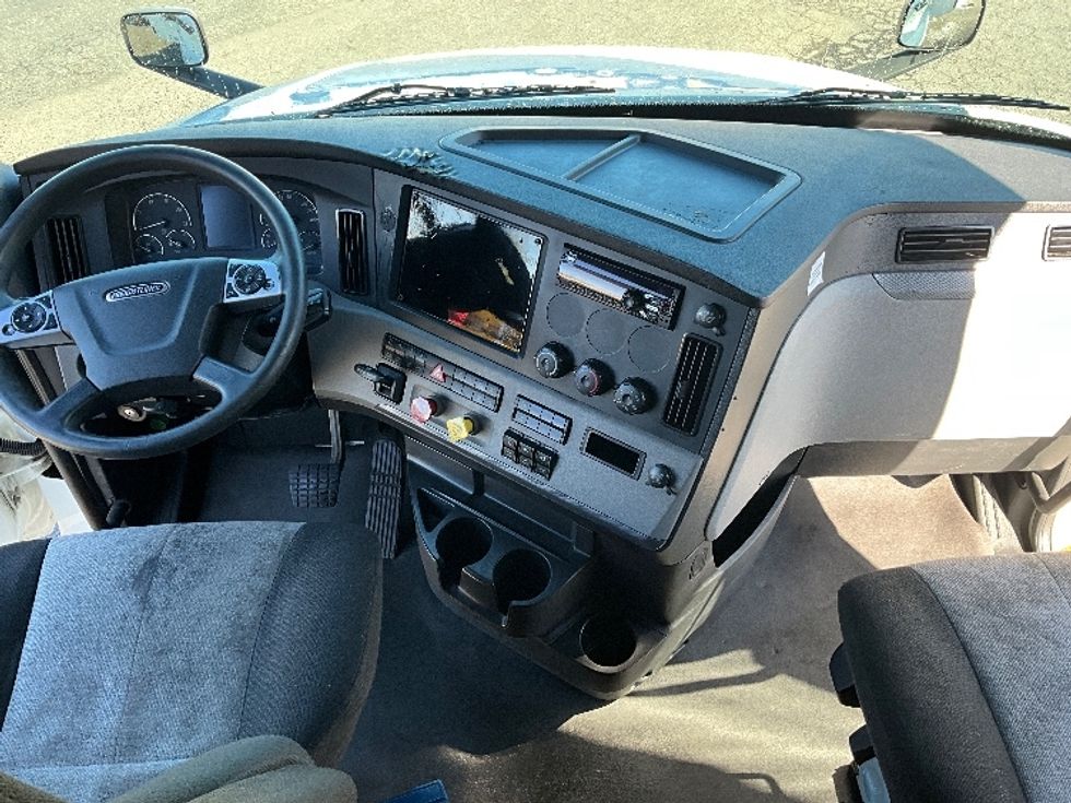 Sleeper Tractor-Heavy Duty Tractors-Freightliner-2021-T12664ST-East Chicago-IN-528,926\n\t\tmiles-$ 60,500 - Image 12
