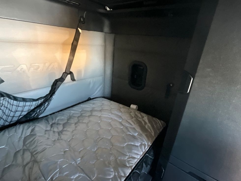 Sleeper Tractor-Heavy Duty Tractors-Freightliner-2021-T12664ST-East Chicago-IN-528,926\n\t\tmiles-$ 60,500 - Image 18