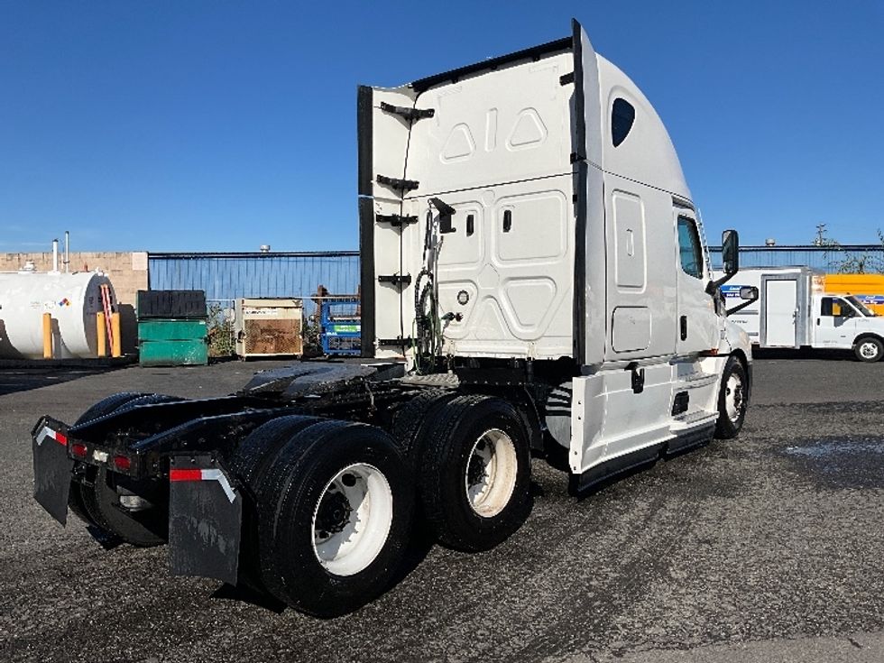 Sleeper Tractor-Heavy Duty Tractors-Freightliner-2021-T12664ST-East Chicago-IN-528,926\n\t\tmiles-$ 60,500 - Image 7